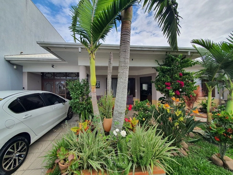 CASA À VENDA: 1ª foto da galeria de imagens do imóvel