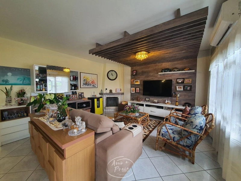 CASA À VENDA: 2ª foto da galeria de imagens do imóvel