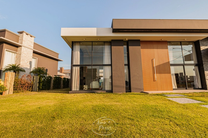 Casa no Condomínio Lagoa do Passo Village com 4 suítes