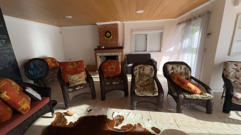 Casa com 4 dormitórios próxima ao mar: 5ª foto da galeria de imagens do imóvel