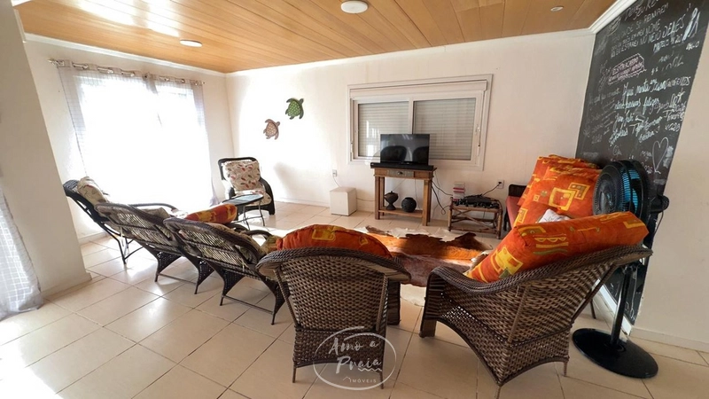 Casa com 4 dormitórios próxima ao mar: 3ª foto da galeria de imagens do imóvel