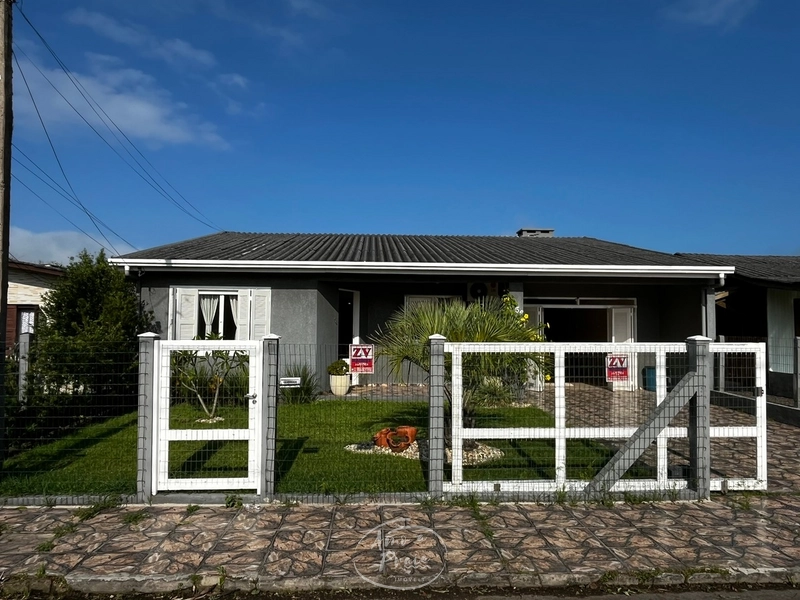 Casa com piscina e 3 dormitórios no litoral: 13ª foto da galeria de imagens do imóvel
