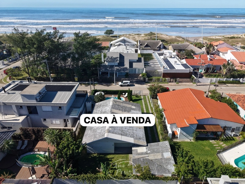 Casa mobiliada com 4 dormitórios em Atlântida: 2ª foto da galeria de imagens do imóvel