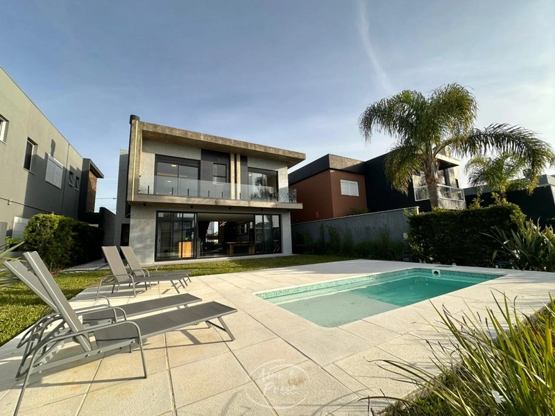 Casa beira-lago com 4 suítes no Condomínio Riviera em Xangri-Lá: 1ª foto da galeria de imagens do imóvel