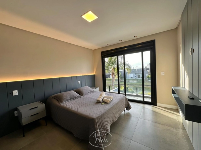 Casa beira-lago com 4 suítes no Condomínio Riviera em Xangri-Lá: 2ª foto da galeria de imagens do imóvel