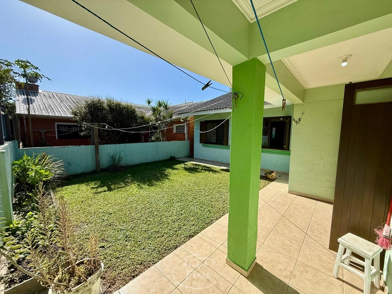 Casa mobiliada com 3 dormitórios e amplo pátio: 4ª foto da galeria de imagens do imóvel