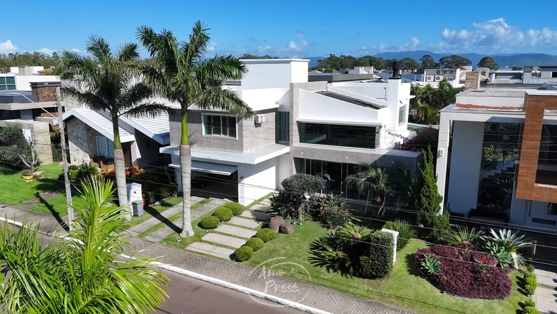 Casa no Velas da Marina com 4 suítes e acesso à Lagoa dos Quadros