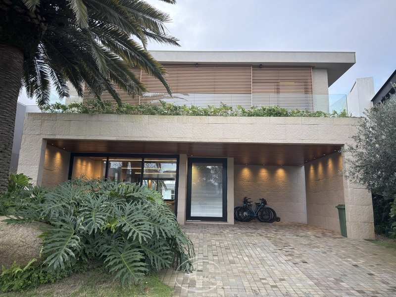 Sobrado de alto padrão com 5 suítes no Condomínio Enseada Lagos: 1ª foto da galeria de imagens do imóvel