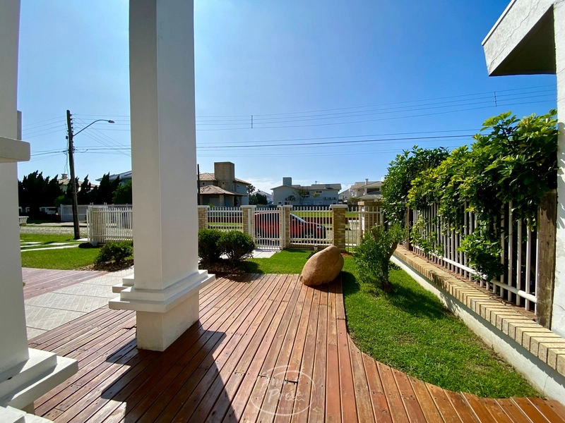 Casa com 3 suítes e piscina na região do Caburé em Atlântida: 22ª foto da galeria de imagens do imóvel