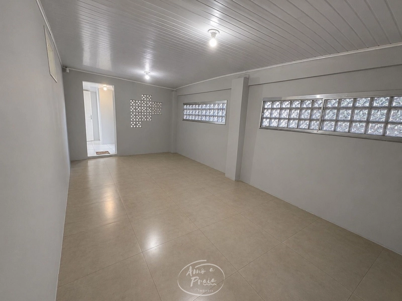 Casa à venda com piscina e 3 dormitórios em Xangri-Lá: 2ª foto da galeria de imagens do imóvel