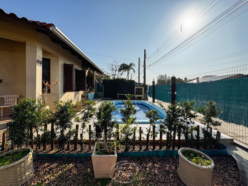 Casa à venda em Rainha do Mar com piscina e 3 dormitórios: 3ª foto da galeria de imagens do imóvel