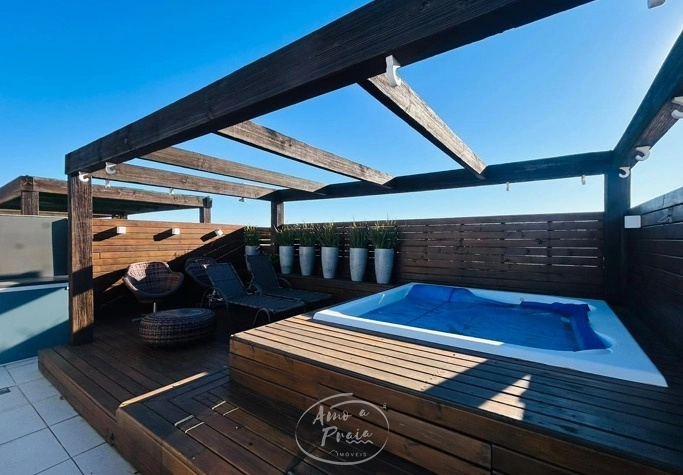 Casa à venda no Rossi com 2 dormitórios e piscina