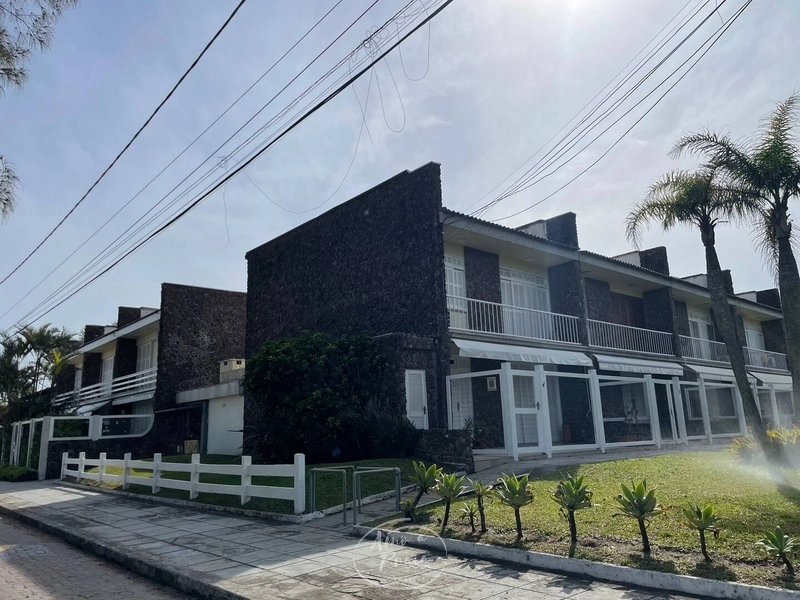 Casa mobiliada com 4 dormitórios no Condomínio Residencial Cottage: 2ª foto da galeria de imagens do imóvel