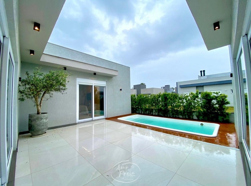 Casa no Condomínio Dubai com 4 dormitórios e piscina