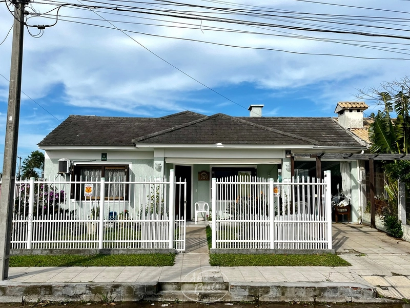 Casa com 3 Dormitórios e Amplo Pátio no Centro de Xangri-Lá: 12ª foto da galeria de imagens do imóvel