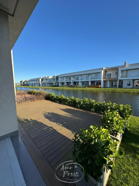 Casa de Esquina Beira Lago com 3 Dormitórios no Condomínio Murano: 3ª foto da galeria de imagens do imóvel