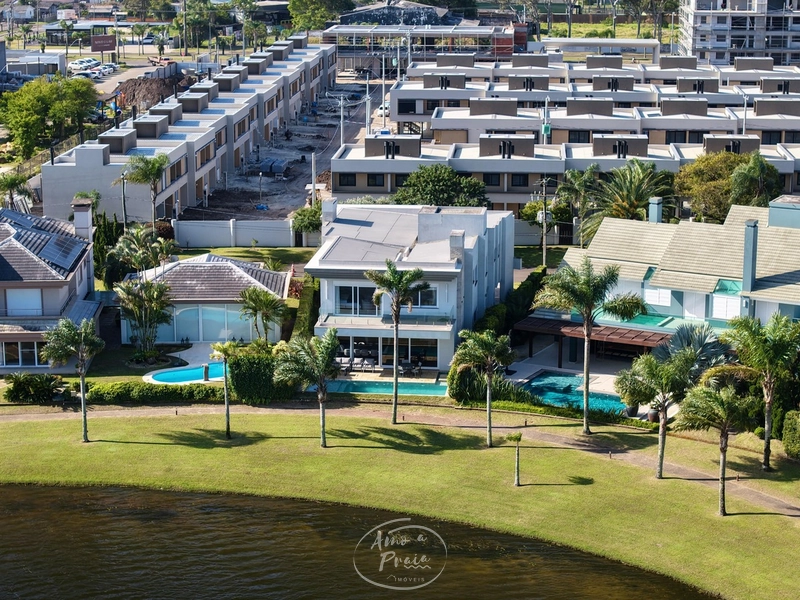 Casa Beira-Lago com 4 Suítes no Condomínio Bosques de Atlântida: 3ª foto da galeria de imagens do imóvel