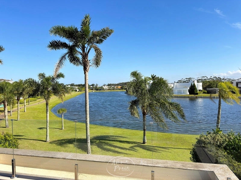 Casa Beira-Lago com 4 Suítes no Condomínio Bosques de Atlântida: 11ª foto da galeria de imagens do imóvel