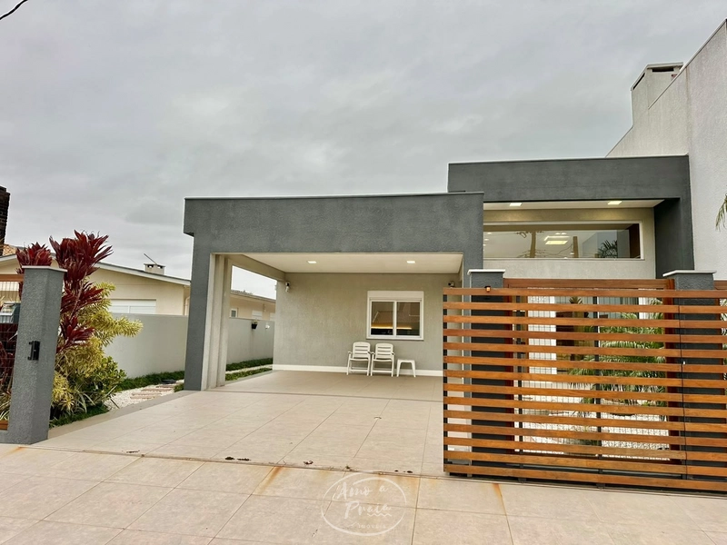 Casa com 4 Suítes no Centro de Xangri-Lá: 1ª foto da galeria de imagens do imóvel