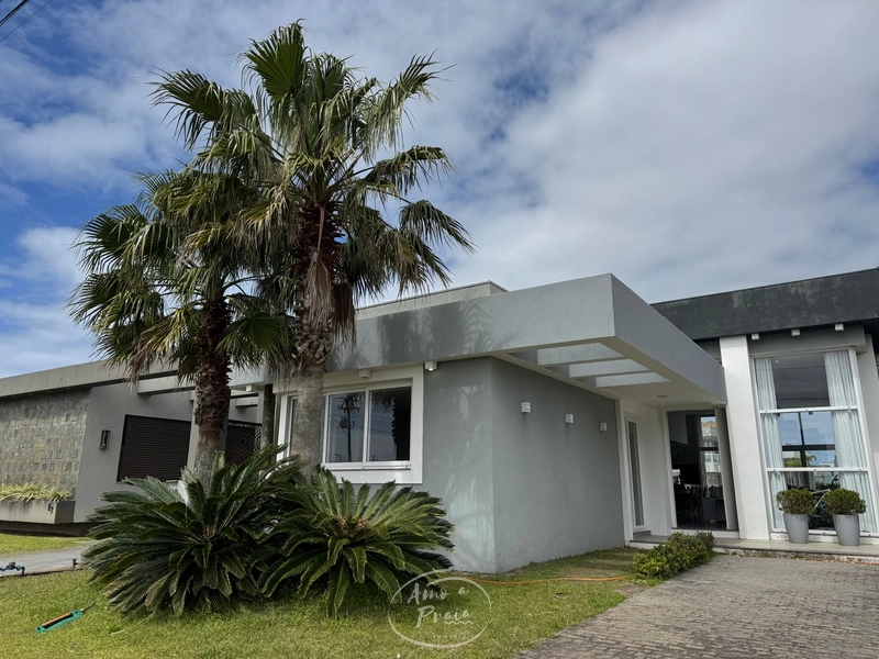 Casa Térrea Beira Lago com 3 Suítes no Condomínio Riviera: 2ª foto da galeria de imagens do imóvel