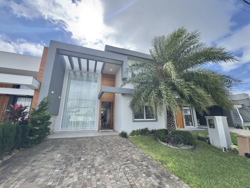 Casa Térrea Beira Lago com 3 Suítes no Condomínio Riviera: 1ª foto da galeria de imagens do imóvel
