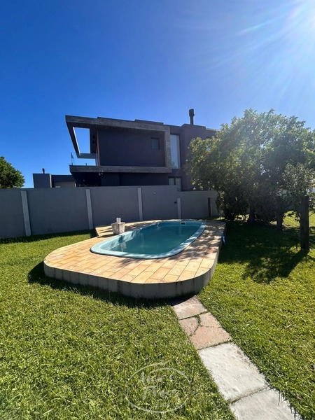 Casa com 2 Terrenos e Piscina em Xangri-Lá: 24ª foto da galeria de imagens do imóvel