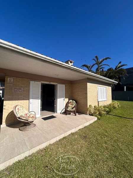 Casa com 2 Terrenos e Piscina em Xangri-Lá: 1ª foto da galeria de imagens do imóvel