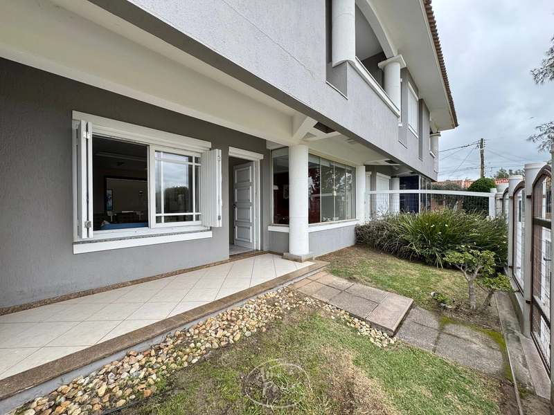 Sobrado mobiliado no Centro de Xangri-Lá em frente à Alameda: 2ª foto da galeria de imagens do imóvel