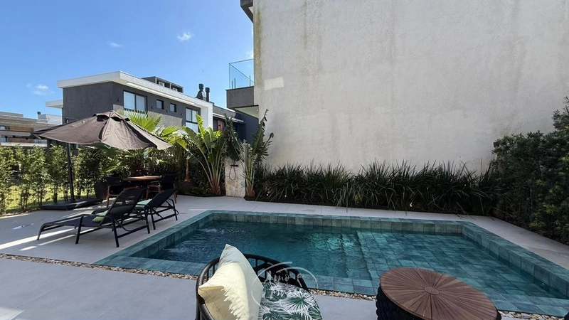 Casa mobiliada no Condomínio Sunset com 4 suítes e piscina aquecida: 3ª foto da galeria de imagens do imóvel