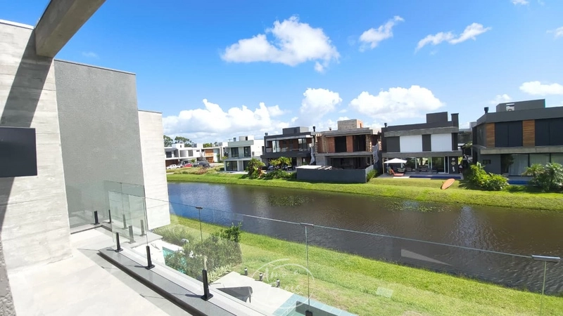 Casa Beira Lago Nova no Sunset!: 7ª foto da galeria de imagens do imóvel