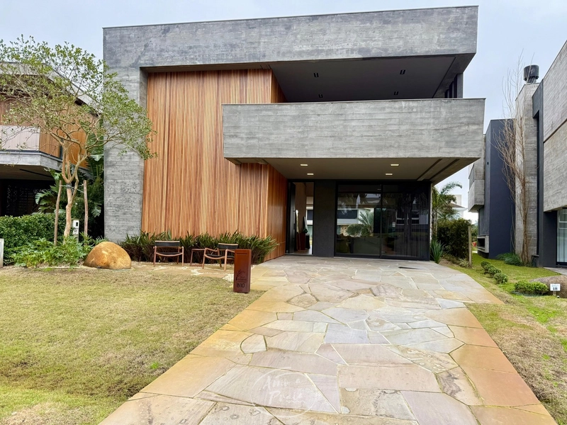 SOBRADO NO ENSEADA LAGOS: 3ª foto da galeria de imagens do imóvel
