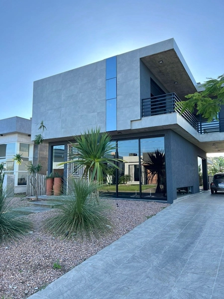 SOBRADO À VENDA - CONDOMÍNIO DUBAI!