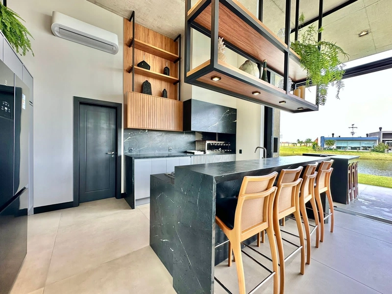 Casa a Beira Lago a Venda no Riviera: 10ª foto da galeria de imagens do imóvel