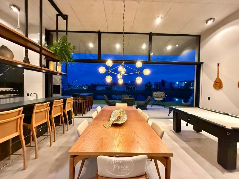 Casa a Beira Lago a Venda no Riviera: 3ª foto da galeria de imagens do imóvel