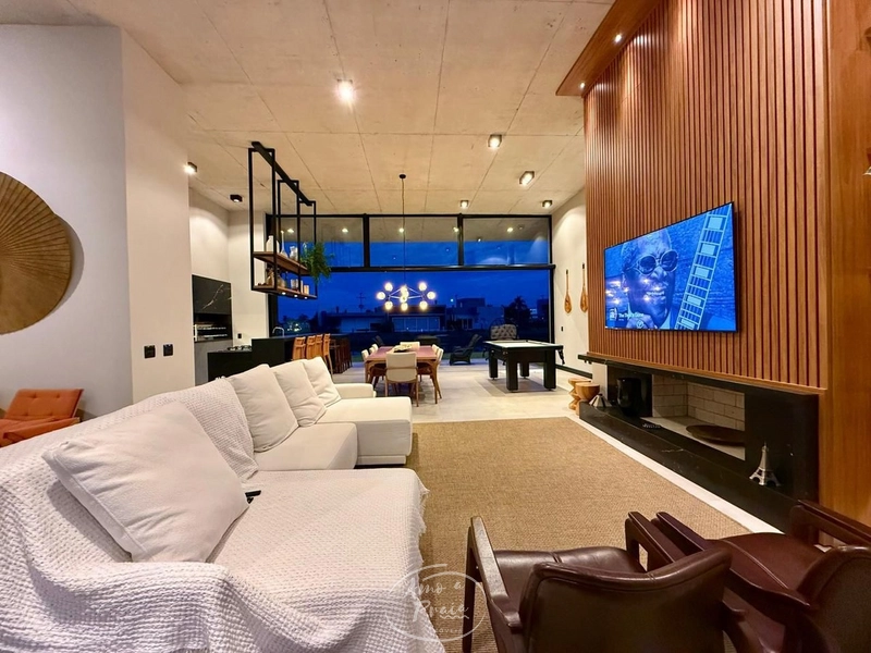 Casa a Beira Lago a Venda no Riviera: 5ª foto da galeria de imagens do imóvel