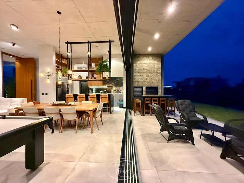 Casa a Beira Lago a Venda no Riviera: 10ª foto da galeria de imagens do imóvel