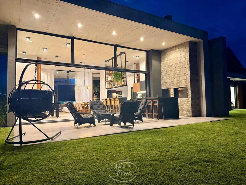 Casa a Beira Lago a Venda no Riviera: 22ª foto da galeria de imagens do imóvel