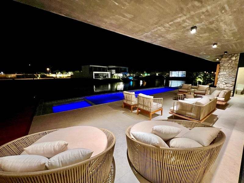 MANSÃO A BEIRA LAGO NO CONDOMÍNIO SENSE: 31ª foto da galeria de imagens do imóvel