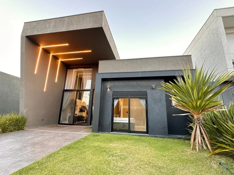 LINDA CASA A VENDA NO BLUE: 2ª foto da galeria de imagens do imóvel