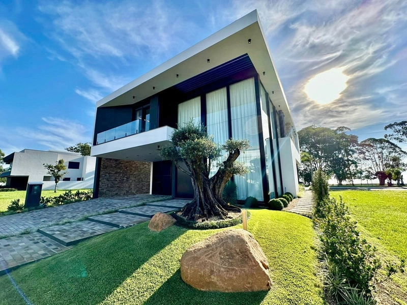 MANSÃO À VENDA NO CONDOMÍNIO VELAS DA MARINA