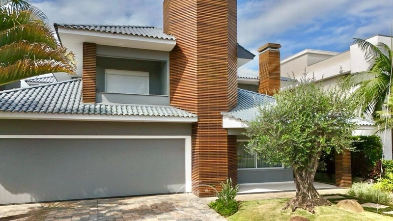 SOBRADO À BEIRA DA LAGOA