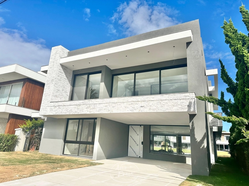 Sobrado mobiliado com 5 suítes e fundos para o lago no Enseada: 1ª foto da galeria de imagens do imóvel