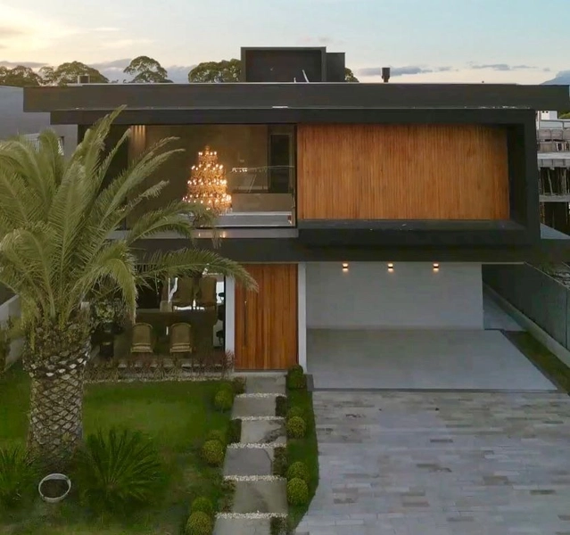 SOBRADO À VENDA NO CONDOMÍNIO VELAS DA MARINA