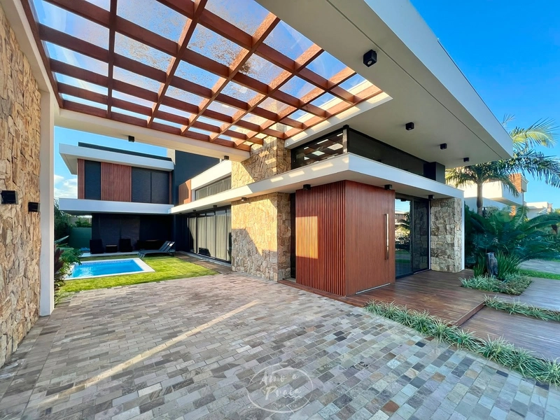 Casa à Venda em Condomínio Fechado | 4 Suítes, Mobiliada e 230m²: 3ª foto da galeria de imagens do imóvel