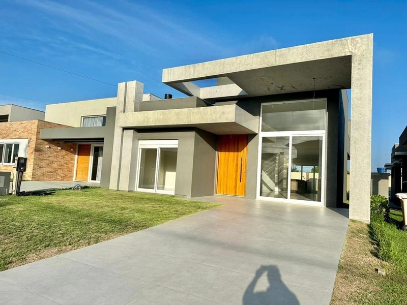 Casa térrea à venda no Condomínio Rivieira: 1ª foto da galeria de imagens do imóvel