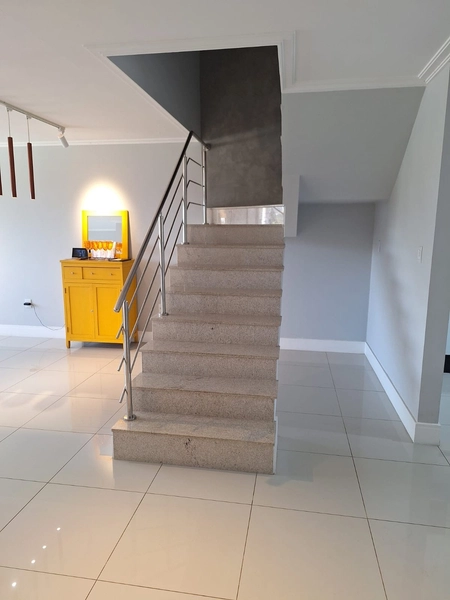 CASA COM 03 QUARTOS, SENDO UM SUÍTE COM CLOSET NO MATA ATLÂNTICA: 3ª foto da galeria de imagens do imóvel