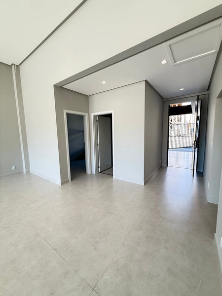 CASA LINEAR COM 03 SUÍTES SENDO UMA COM CLOSET MASTER: 9ª foto da galeria de imagens do imóvel