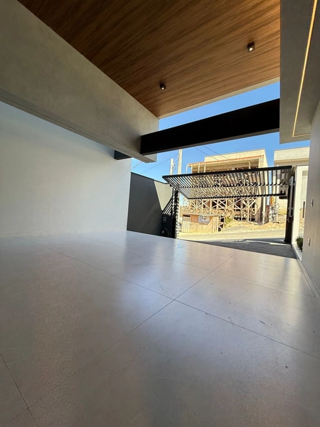 CASA LINEAR COM 03 SUÍTES SENDO UMA COM CLOSET MASTER: 3ª foto da galeria de imagens do imóvel