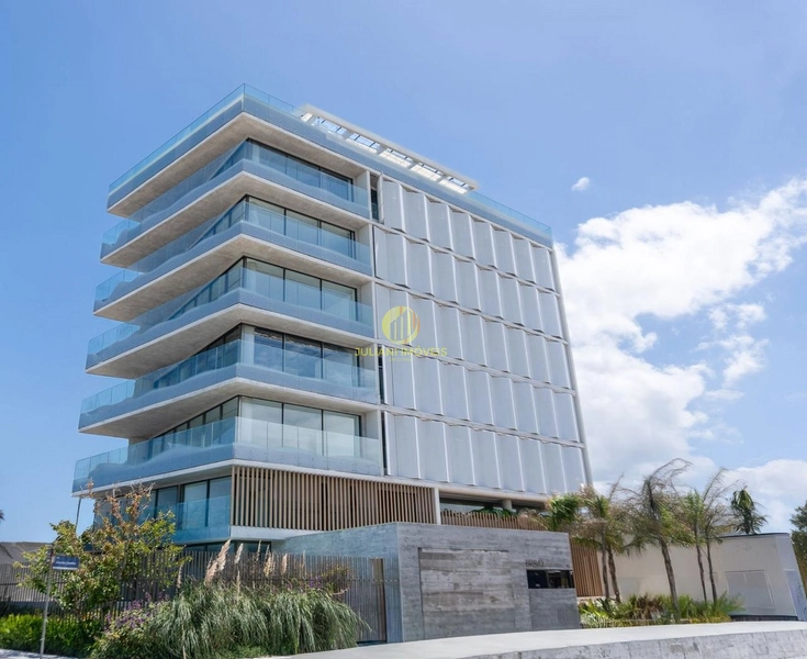 Bravo Residence  by Arthur Casas