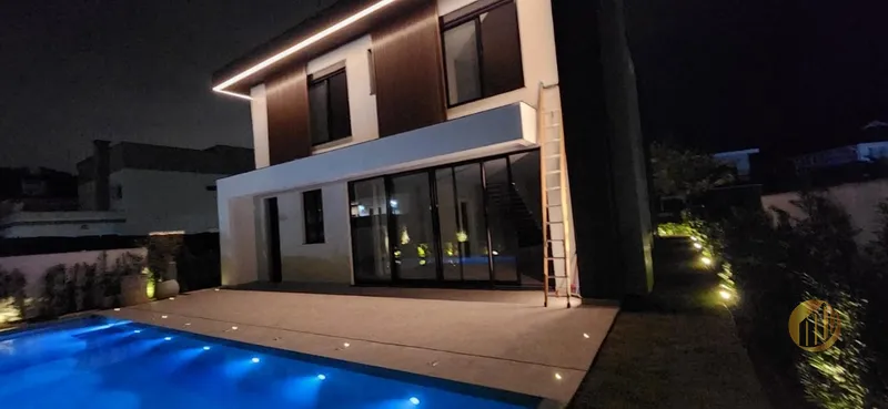 Casa no Condomínio Horizontal Praia Brava: 3ª foto da galeria de imagens do imóvel